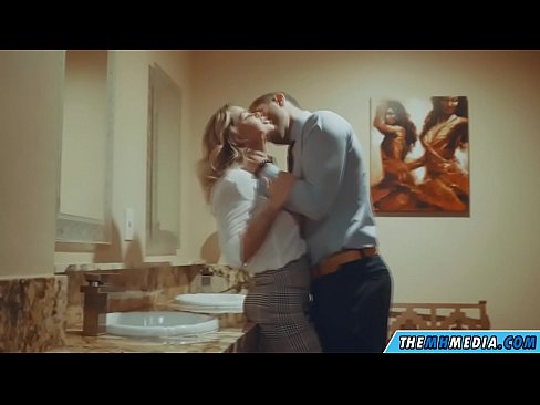 ❤️ Uma blonde obugaxayo ekuyenga endlini yangasese yomphakathi Ucansi lwendunu ku-porn zu.quizfarmature.ru
